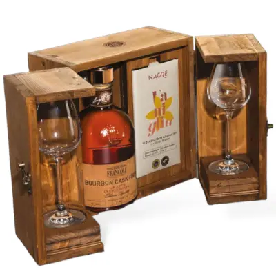 Grappa Invecchiata Luigi Francoli BOURBON CASK FINISH BAR Confez. Legno 700ml con bicchieri e cioccolato