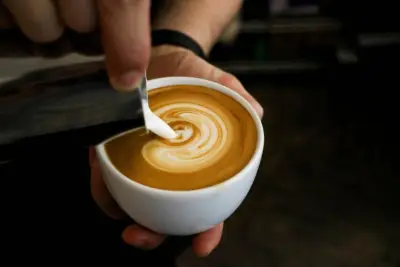 Il cappuccino a casa: come montare il latte come al bar