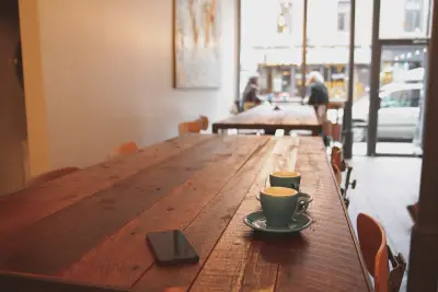 Ci prendiamo un caffè? Il caffè come occasione di incontro al bar, al lavoro e a casa
